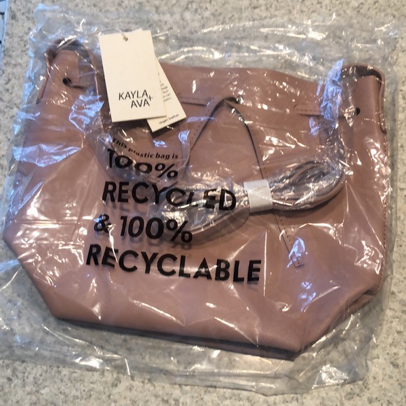 Kayla and Ava Dusty Rose Bucket Bag - Picture 5 of 7